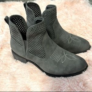 Natural Reflections Reena Ankle Boots- Grey